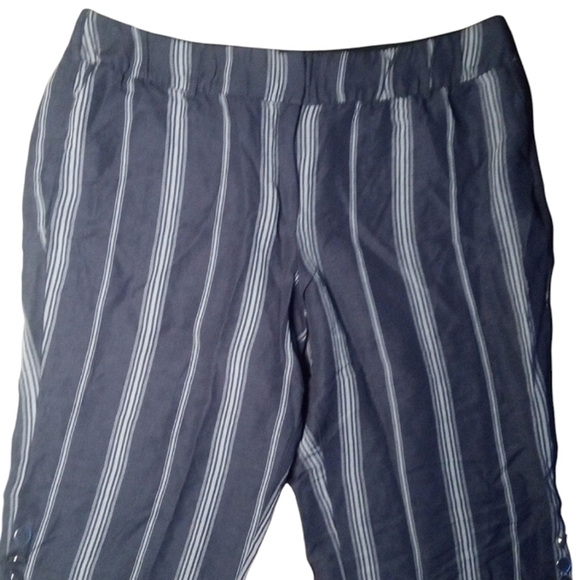 Lane Bryant Striped Navy & White The Laney Capris Linen Blend Size 26 - Picture 4 of 9